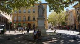 Statue du Roi Ren� on the Cours Mirabeau in Aix-en-Provence, France