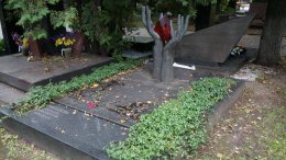 Grave of heart surgeon in Novodevichy Cemetery