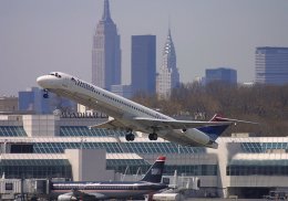 Delta MD-80 leaving New York's La Guardia Airport