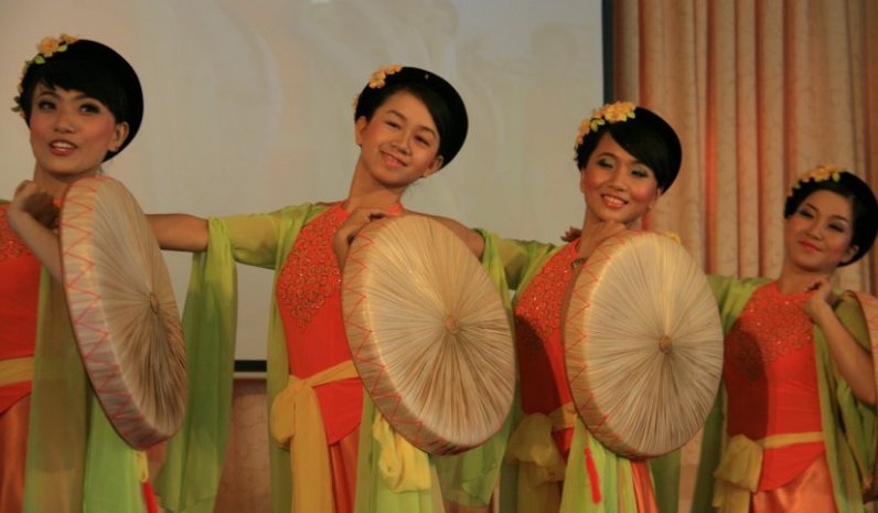 Dancers entertaining during our lunch