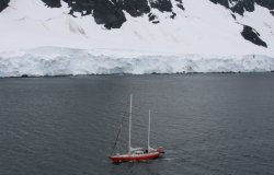 A passing sailing vessel in the Neumayer Channel